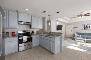 Cozy 3 Bed 2 Bath Apartment, Near Shopping Plazas, Expressway and Free Parking - Edinburg - 5