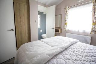 Modern 6 Berth Caravan With Wifi At St Osyth Beach In Essex Ref 28008Pm - 5