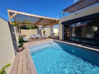 Les Villas Jasmin Standing Piscine Chauffée Jacuzzi 5 Ch 14 Pers - Baie-Mahault - 3