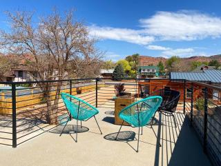 Timber & Tin D 2Bed 2Bath w Pool & Rooftop Deck - 7