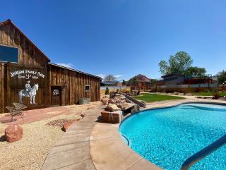 Timber & Tin C 2Bed 2Bath w Pool & Rooftop Deck - Kanab - 0