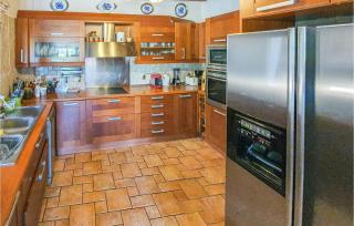Pet Friendly Home In Kiato With Sauna - Kiato - 7