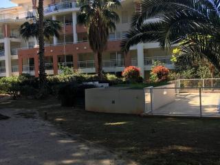 Hyères : T2 avec clim, piscine & parking au Port - FR-1-335-190 - Hyères - 1