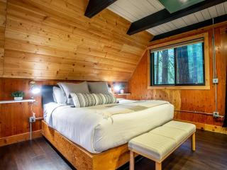 Treetop Hideaway, Sleeps 2 - Glacier - 1