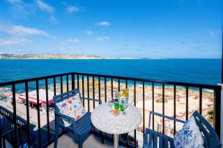 Islet Promenade Seafront Family Apartment with 2 balconies by Getawaysmalta - 8