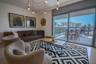 Fun In The Sun Luxury Apartments - 8