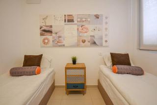 Fun In The Sun Luxury Apartments - 3