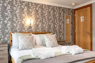 Contractor Base - En-Suite - Parking On-Site - 0