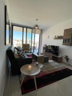 Unforgettable Experience in a Modern Apartment! - 1