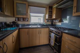 8 Berth Caravan For Hire Near Clacton-On-Sea In Essex Ref 26281E - 1