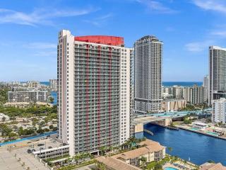 Lovely 3 bedroom 3 bathroom ocean front - Hallandale Beach - 6