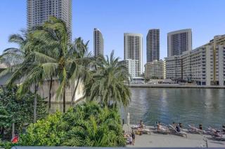 Lovely 3 bedroom 3 bathroom ocean front - Hallandale Beach - 3