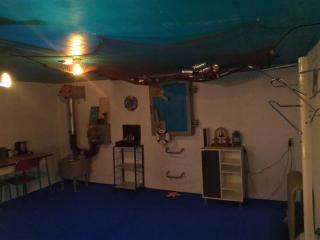 Sea-boat room with no windows - Evilard - 0