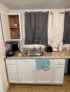 Cozy Studio…With Private Entrance - Las Vegas - 3