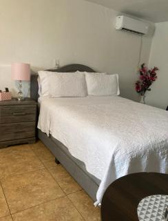 Cozy Studio…With Private Entrance - Las Vegas - 5
