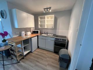 82, Belle Aire, Hemsby - Two bed chalet, sleeps 5, bed linen and towels included - pet friendly - Great Yarmouth - 2