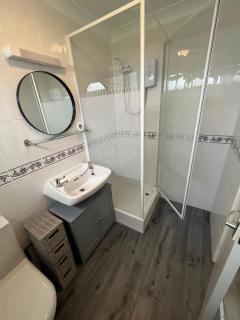82, Two bed Chalet on Belle Aire Holiday Park - sleeps 5, pet friendly, bed linen and towels included plus onsite entertainment available - 2