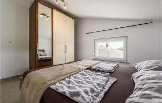 Amazing Home In Valtursko Polje - Valtura - 5
