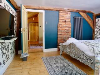 Huge Luxury 8 Bed Manor House Hot Tub Pool Table - Saffron Walden - 8