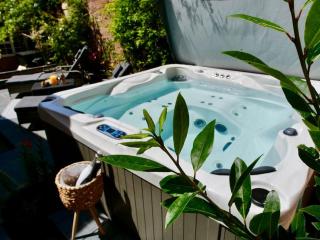 Huge Luxury 8 Bed Manor House Hot Tub Pool Table - Saffron Walden - 0