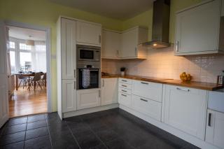 Entire home in Streatham with lovely views & ultra fast Wi-Fi - 4