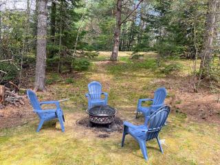 43TV peaceful mountain retreat fireplace firepit large yard WiFi - 9