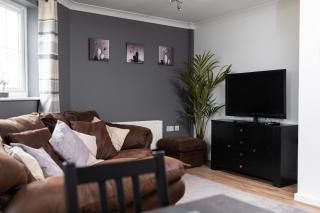 Charming 2BR Ground Floor Flat in Sholing, 11 Mins from City Centre - Recently Set Up with Love - Southampton - 4