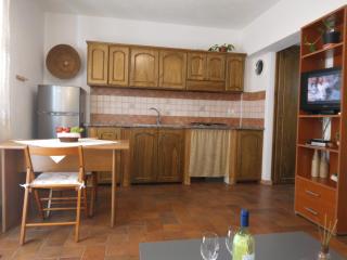 Bilocale al piano terra a 3 minuti dal mare a La Caletta - La Caletta - 3