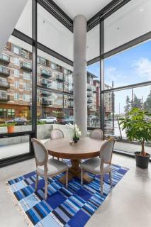 Airy and Open Corner Loft - 92 Walkscore - Redmond - 8