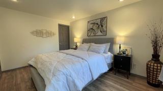 Remodeled, Spacious, Modern Retreat 5 BR, 3BA, 2KIT - 1