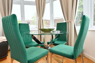 Hendon Escape Luxury Apartment with En-suite Bath - 3