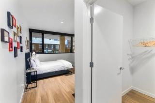 Posh Lofty Pad in Central Redmond - 92 Walkscore! - Redmond - 3