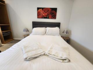 Hazel 1-Bedroom Flat, Parking, WiFi, Netflix, Prime location - Kidlington - 1