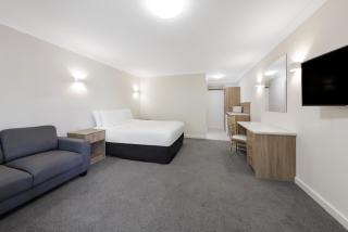 Elizabethan Lodge - 5