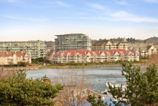 Harbourview Executive Condo - Victoria - 6