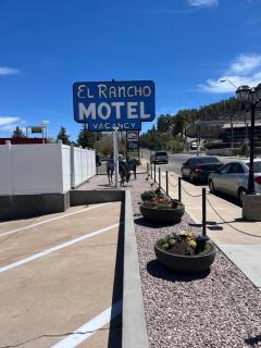 El Rancho Motel - 0