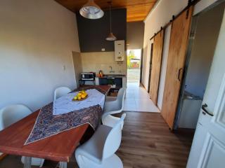 En Concordia, casa estilo industrial con amplio patio a 10 minutos de la plaza principal - 0