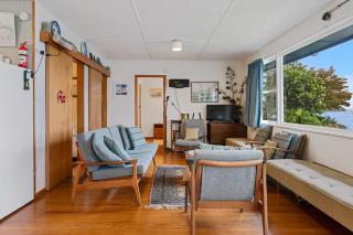 The Blue Bach - Lake Rotoiti Holiday Home - 6
