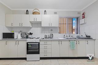 KozyGuru / Westmead / 2 Bed Unit + Free Parking / Walk to Westmead Hospital / NWE022 - Sydney - 4