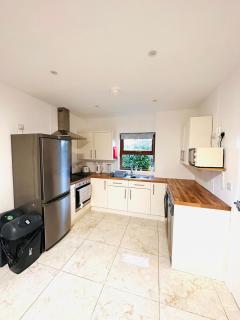 Robins Cottage - - 1