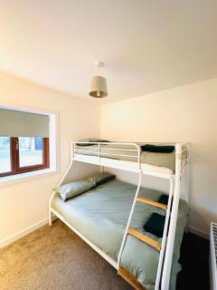 Robins Cottage - - 6