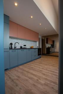 M8 Stylish One-Bedroom Apartment - 1