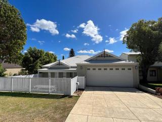 Beachy Vibes in Karrinyup - Perth - 8
