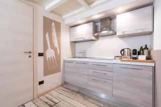 Romeo and Juliet Apartments - 5