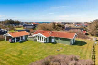 Lovely, Authentic Holiday Home 350 Meters From The Beach - Løkken - 0