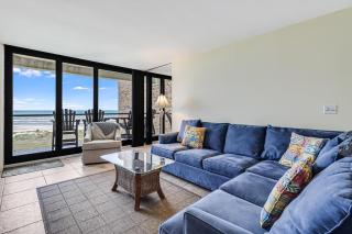 7th Floor View 2bd 2 bath Den - 8