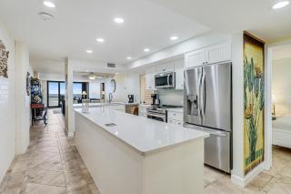 7th Floor View 2bd 2 bath Den - 5