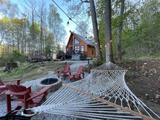 Joy's Chalet - Hottub, Lake, & Cottage - Val-des-Bois - 0