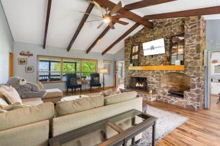 Red Bud Cove Lakefront Farm House on Table Rock Lake - Hollister - 5