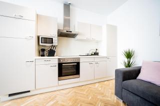 Comfortable, Balcony Apartment - Quick Access to Vienna's Old Centre - 3